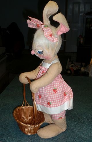 LARGE 1968 ANNALEE EASTER BUNNY RABBIT WITH EASTER BASKET STRAWBERRY DRESS CUTE 4