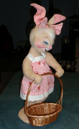 LARGE 1968 ANNALEE EASTER BUNNY RABBIT WITH EASTER BASKET STRAWBERRY DRESS CUTE 6