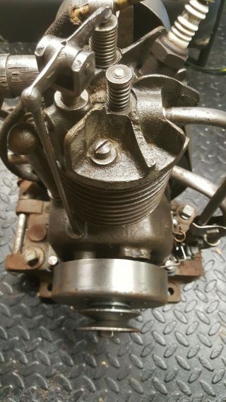 Antique Briggs & Stratton Model FH Hit & Miss Motor Engine 6