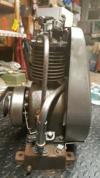 Antique Briggs & Stratton Model FH Hit & Miss Motor Engine 8