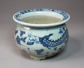 A Very Fine Chinese Blue/white Porclain Tri - Pot Incense Burner - 19th C.  :