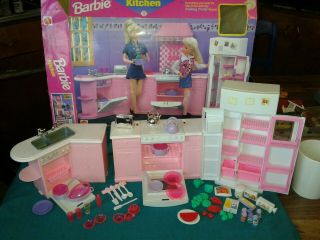 1996 Barbie Kitchen Playset 67554 - 91 Folding Pretty House Mattel