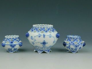 Antique Royal Copanhagen Porcelain Blue Fluted Lace Musselmalet Vase Set Of 3