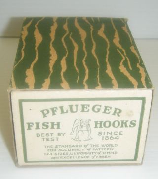 Vintage Old Stock Pflueger Full Case of 12 Wood Barrel Hooks Size 20 3