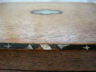 ANTIQUE EARLY 19th C WALNUT TWO SECTIONED TEA CADDY BOX MOTHER OF PEARL INLAID 4