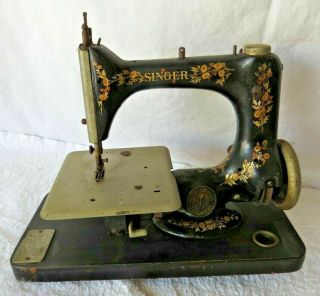 Singer Chain Stitch Sewing Machine Model 24,  Made In 1904 Serial B775712