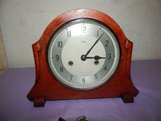 Vintage Oak Cased Chiming Mantel Clock.