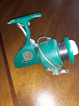 Vintage Penn Spinning Fishing Reel Model 710 Good Shape