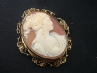Old Vtg Antique Collectible Concave Carved Cameo Female Pin Gold Toned Unique