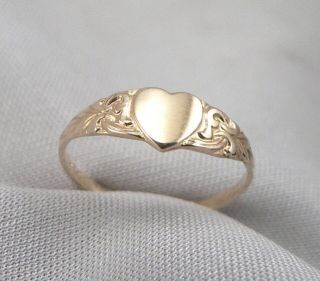 Antique Victorian 10K Yellow GOLD BABY RING Childs Heart Signet 0.  5 Grams Size 2 2