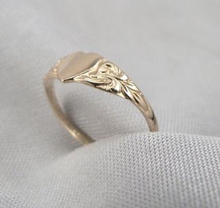 Antique Victorian 10K Yellow GOLD BABY RING Childs Heart Signet 0.  5 Grams Size 2 7