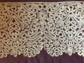 19th Century Handmade Linen Bobbin Lace,  Duchesse Or Honiton 352