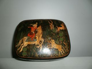 Antique Chinese Papier Mache Lacquer Box  Hunting Scene