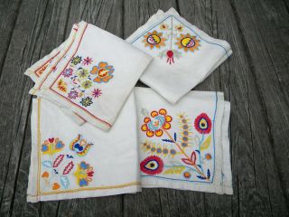 4 Vintage Or Antique Hand Embroidered Linen Napkins