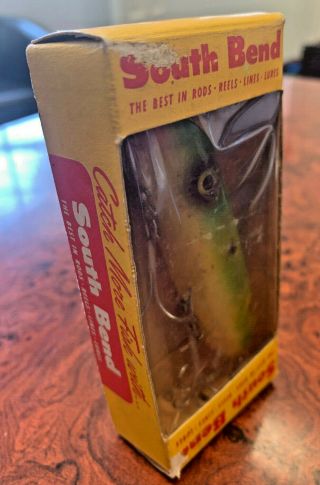 VINTAGE SOUTH BEND WOOD FISHING LURE COLLECTOR. 2