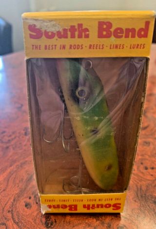VINTAGE SOUTH BEND WOOD FISHING LURE COLLECTOR. 3