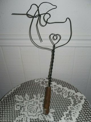 - VINTAGE DUCK AND HEART WIRE RUG BEATER WOODEN HANDLE GREAT FARM HOUSE COUNTRY 2