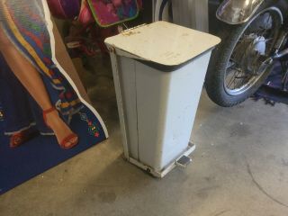 VINTAGE WHITE MIPRO TRASH CAN W/ FOOT PEDAL METAL GAS STATION FACTORY INDUSTRIAL 4