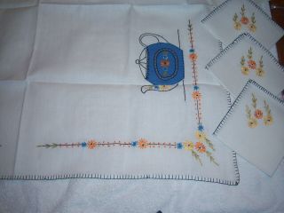 Vintage Hand Stiched Tablecloth Approx 32 " X30 ",  4 Napkins 10 " X 11 "