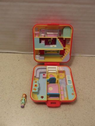 Vintage Polly Pocket Bluebird 1989 Red Compact Case Apartment,  1 Figure