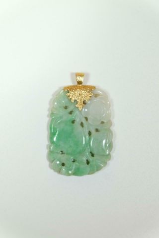 Vintage Chinese Jadeite Pendant.  14k Marked.