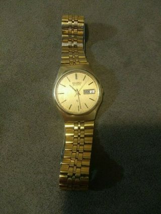 Seiko Quartz Watch Wristwatch Vintage Day Date Water Resistant 6923 - 7040 Gold Tn