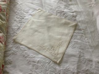 A Vintage Set Of 6 Hand Embroidered Very Pale Cream Linen Napkins 3