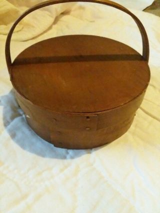 Antique Shaker Sewing Box With Sewing Implements.