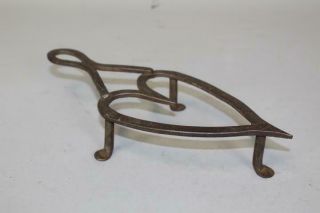 A VERY RARE 18TH C HEART SHAPED WROUGHT IRON STANDING HEARTH TRIVET OLD SURFACE 3