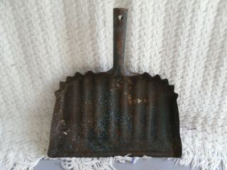 Vintage Black Metal Dust Pan Great Farm House Country Home Decor