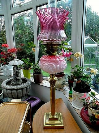 A Good Quality Peach/pink Victorian Twin Duplex Table Oil Lamp.