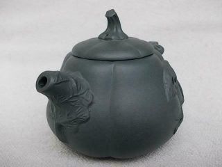 84 / EARLY 20TH CENTURY CHINESE YIXING TEAPOT CHARACTOR MARKS TO BASE 4