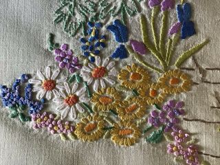 GORGEOUS VINTAGE HAND EMBROIDERED TRAY CLOTH COUNTRY COTTAGE FLORALS 2