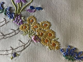 GORGEOUS VINTAGE HAND EMBROIDERED TRAY CLOTH COUNTRY COTTAGE FLORALS 4