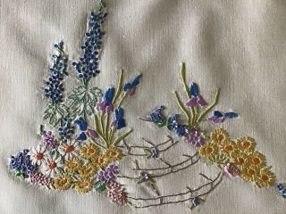 GORGEOUS VINTAGE HAND EMBROIDERED TRAY CLOTH COUNTRY COTTAGE FLORALS 5