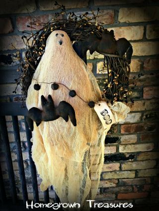 Halloween Primitive Ghost With Bats On Grapevine Wreath Door Hanger