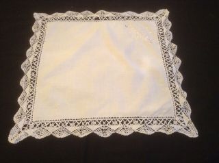 Vintage 9 Matching White Cotton Lace Edge Embroidered Napkins.