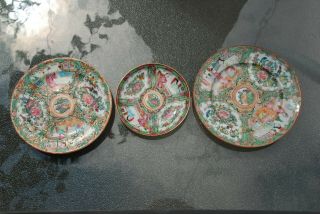 A Set Of Three Vintage 20th Century Chinese Rose Medallion Plates
