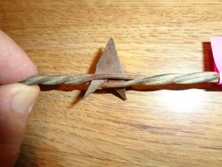 (832b) Antique Barb Wire Wormley Large V Plate,  3 Line Wires Farm (s - 25)