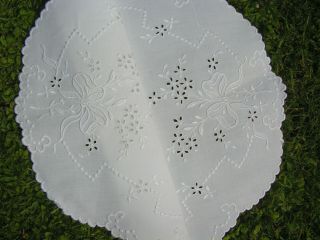 BFUL ANTIQUE FINE WHITE IRISH LINEN HAND EMBROIDERED FLOATY BOW & FLOWER SM CLOT 3