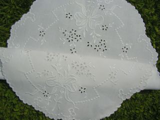BFUL ANTIQUE FINE WHITE IRISH LINEN HAND EMBROIDERED FLOATY BOW & FLOWER SM CLOT 4