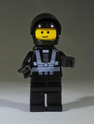 Lego Space Minifig: Blacktron I,  Astronaut With Black Airtanks & Helmet,  Sp001