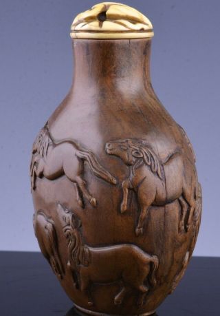 INTERESTING ANTIQUE CHINESE CARVED WOOD 8 IMPERIAL HORSES DESIGN SNUFF BOTTLE 2