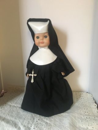 Adorable Vintage Vogue Nun Doll 10 1/2” Tall