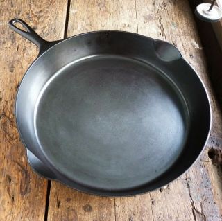 ANTIQUE GRISWOLD Cast Iron SKILLET Frying Pan 12 ERIE 3rd Series - Ironspoon 7