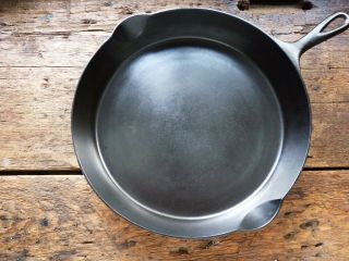ANTIQUE GRISWOLD Cast Iron SKILLET Frying Pan 12 ERIE 3rd Series - Ironspoon 9