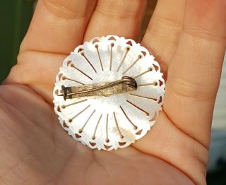 Vintage Possibly Antique Finely Carved Mother Of Pearl Daisy Brooch Pin 3