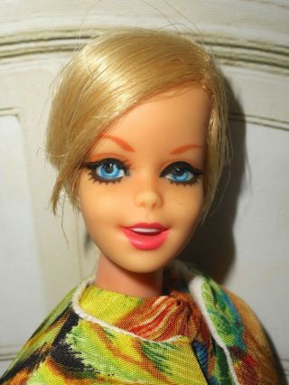 Vintage Barbie Twiggy Doll In Clone Tropical Vacation Set Jumpsuit Jacket Purse
