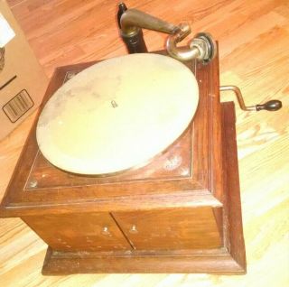 Small Antique Victor Victrola Talking Machine Record Player Phonograph Vv - Vi