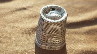 1800 Hundreds Solid Silver 2.  85g Thimble In Uncleaned.  L148a